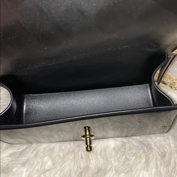 Black shiny gold chain multi use purse - Picture 3 of 4
